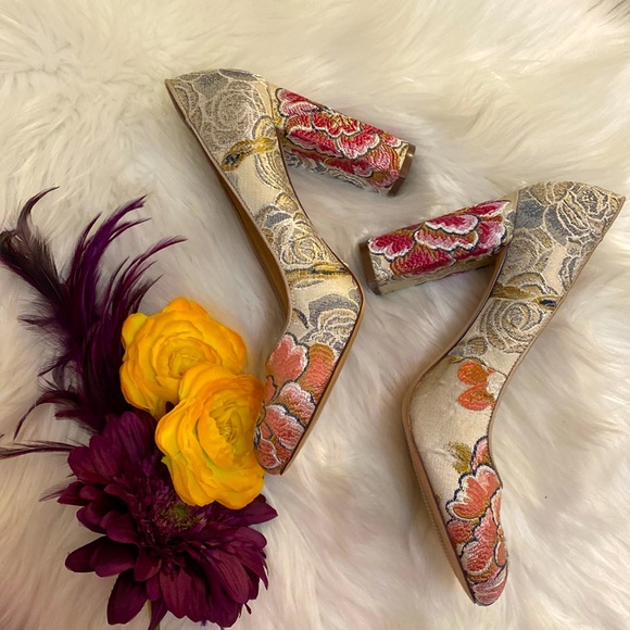 Nine West Shoes - Floral Fabric Nine West Block High Heels Sz 8 5